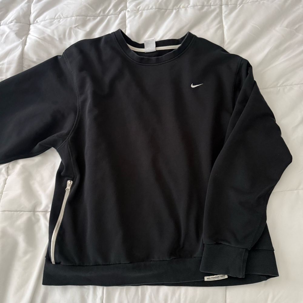 Nike Men's Standard Issue Crewneck Sweater